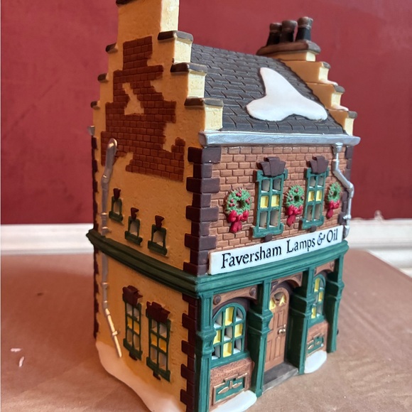 Dept 56 Dickens Village Series “Faversham Lamps & Oils” #5832-7 1995 - Picture 7 of 13